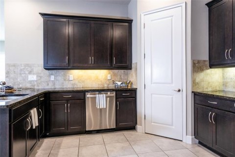 Townhouse in Ormond Beach, Florida 2 bedrooms, 142.05 sq.m. № 2232421 - photo 9