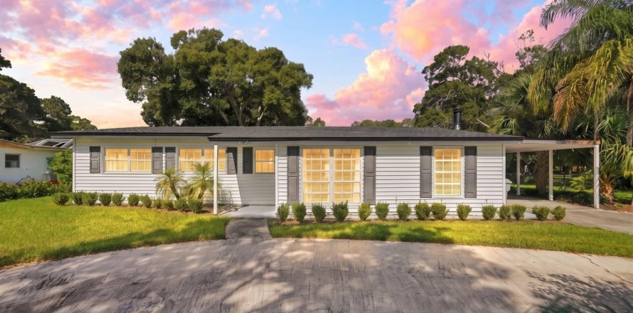 House in Vero Beach, Florida 3 bedrooms, 177.91 sq.m. № 2331501