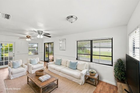 House in Vero Beach, Florida 3 bedrooms, 177.91 sq.m. № 2331501 - photo 8