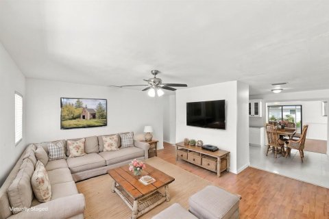 House in Vero Beach, Florida 3 bedrooms, 177.91 sq.m. № 2331501 - photo 12