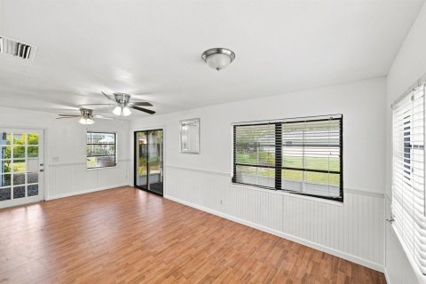 House in Vero Beach, Florida 3 bedrooms, 177.91 sq.m. № 2331501 - photo 7