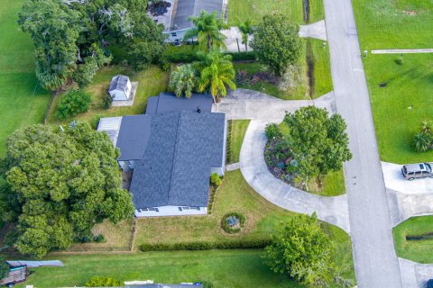 House in Vero Beach, Florida 3 bedrooms, 177.91 sq.m. № 2331501 - photo 3