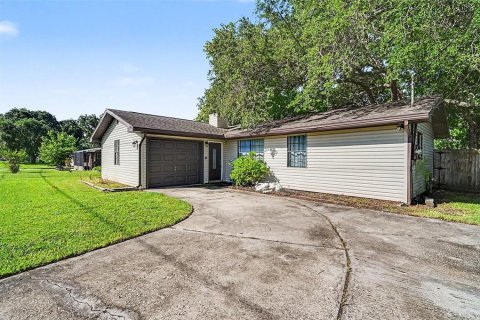 House in Titusville, Florida 3 bedrooms, 94.76 sq.m. № 2208704