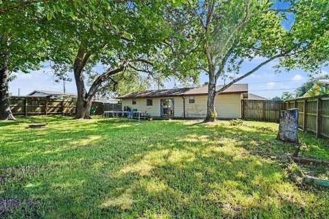 House in Titusville, Florida 3 bedrooms, 94.76 sq.m. № 2208704 - photo 28