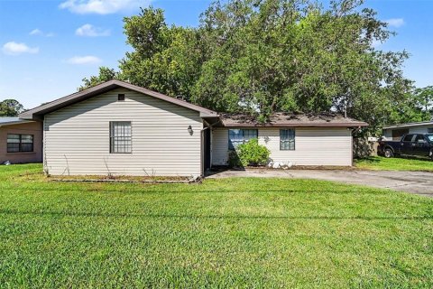 House in Titusville, Florida 3 bedrooms, 94.76 sq.m. № 2208704 - photo 2