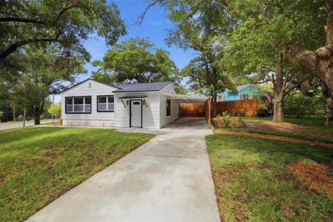 House in Tampa, Florida 3 bedrooms, 113.53 sq.m. № 2114964