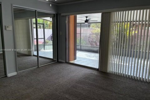 House in Pembroke Pines, Florida 2 bedrooms, 91.79 sq.m. № 1955012 - photo 16