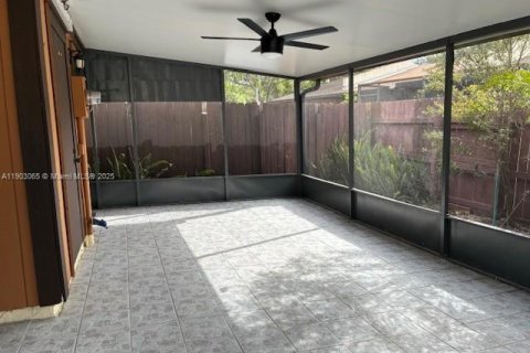 House in Pembroke Pines, Florida 2 bedrooms, 91.79 sq.m. № 1955012 - photo 11