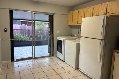 House in Pembroke Pines, Florida 2 bedrooms, 91.79 sq.m. № 1955012 - photo 5