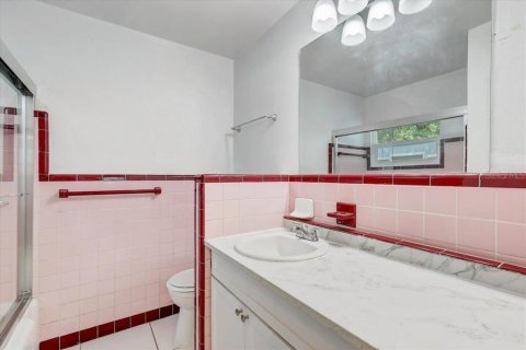House in Saint Petersburg, Florida 3 bedrooms, 128.58 sq.m. № 2210092 - photo 28