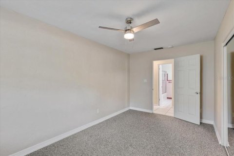 House in Saint Petersburg, Florida 3 bedrooms, 128.58 sq.m. № 2210092 - photo 25