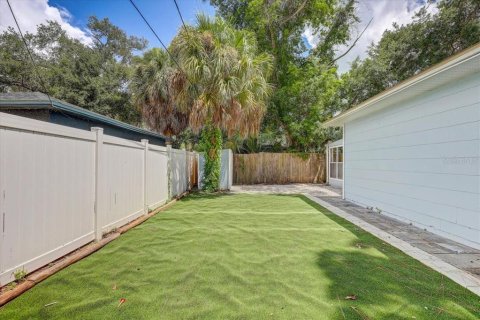 House in Saint Petersburg, Florida 3 bedrooms, 128.58 sq.m. № 2210092 - photo 6
