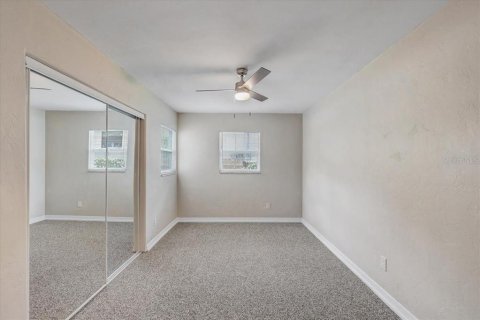 House in Saint Petersburg, Florida 3 bedrooms, 128.58 sq.m. № 2210092 - photo 27
