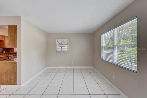 House in Saint Petersburg, Florida 3 bedrooms, 128.58 sq.m. № 2210092 - photo 24