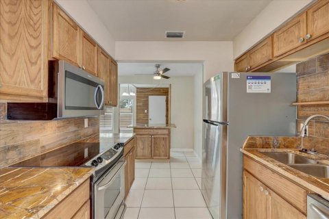 House in Saint Petersburg, Florida 3 bedrooms, 128.58 sq.m. № 2210092 - photo 22