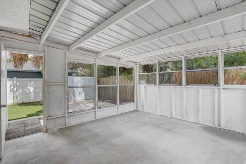House in Saint Petersburg, Florida 3 bedrooms, 128.58 sq.m. № 2210092 - photo 12