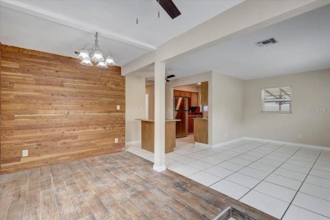 House in Saint Petersburg, Florida 3 bedrooms, 128.58 sq.m. № 2210092 - photo 15