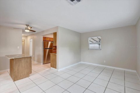 House in Saint Petersburg, Florida 3 bedrooms, 128.58 sq.m. № 2210092 - photo 19