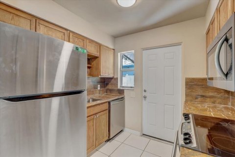 House in Saint Petersburg, Florida 3 bedrooms, 128.58 sq.m. № 2210092 - photo 23
