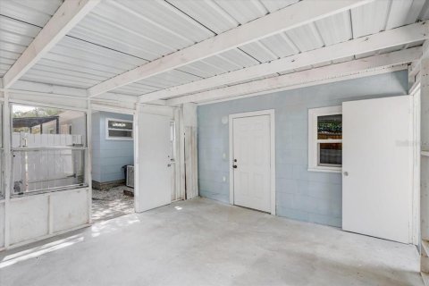 House in Saint Petersburg, Florida 3 bedrooms, 128.58 sq.m. № 2210092 - photo 13