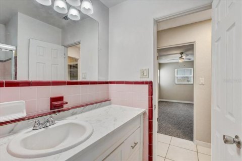 House in Saint Petersburg, Florida 3 bedrooms, 128.58 sq.m. № 2210092 - photo 29
