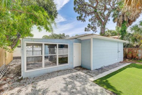 House in Saint Petersburg, Florida 3 bedrooms, 128.58 sq.m. № 2210092 - photo 7