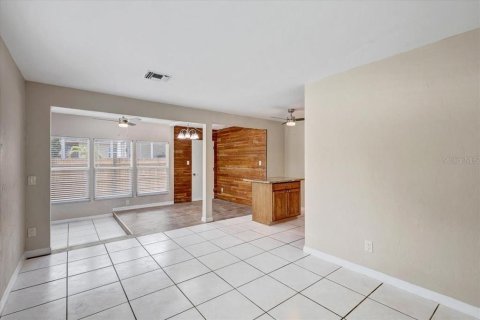 House in Saint Petersburg, Florida 3 bedrooms, 128.58 sq.m. № 2210092 - photo 16