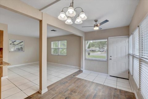 House in Saint Petersburg, Florida 3 bedrooms, 128.58 sq.m. № 2210092 - photo 17