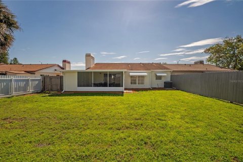 Duplex in Brandon, Florida 3 bedrooms, 108.6 sq.m. № 1875807 - photo 9