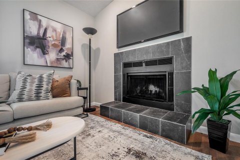 Duplex in Brandon, Florida 3 bedrooms, 108.6 sq.m. № 1875807 - photo 6