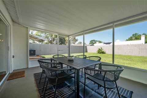 Duplex in Brandon, Florida 3 bedrooms, 108.6 sq.m. № 1875807 - photo 11