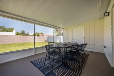 Duplex in Brandon, Florida 3 bedrooms, 108.6 sq.m. № 1875807 - photo 8