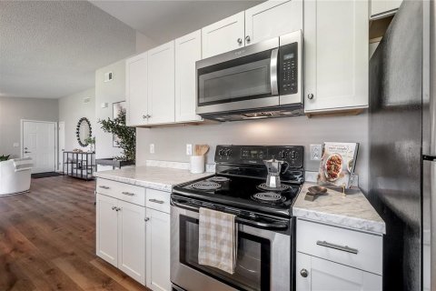 Duplex in Brandon, Florida 3 bedrooms, 108.6 sq.m. № 1875807 - photo 16