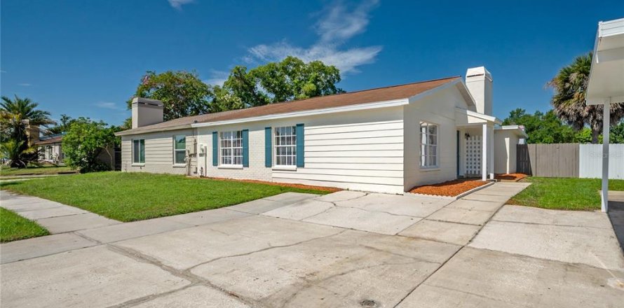 Duplex in Brandon, Florida 3 bedrooms, 108.6 sq.m. № 1875807