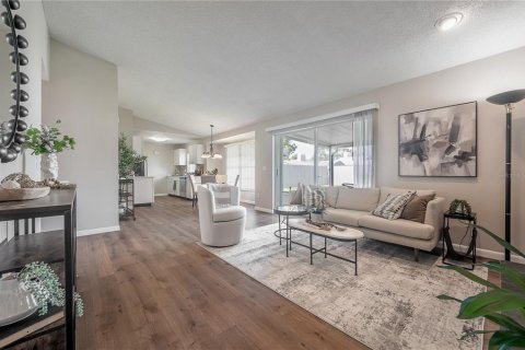 Duplex in Brandon, Florida 3 bedrooms, 108.6 sq.m. № 1875807 - photo 4