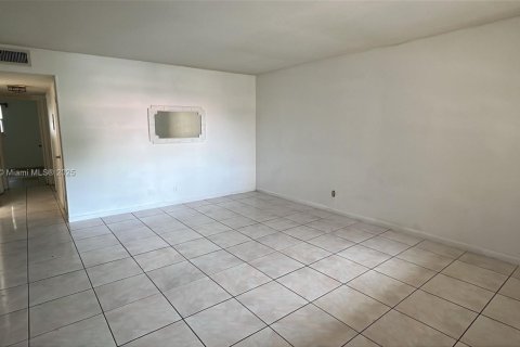 Condominio en alquiler en Coral Springs, Florida, 2 dormitorios, 87.79 m2 № 1932559 - foto 8