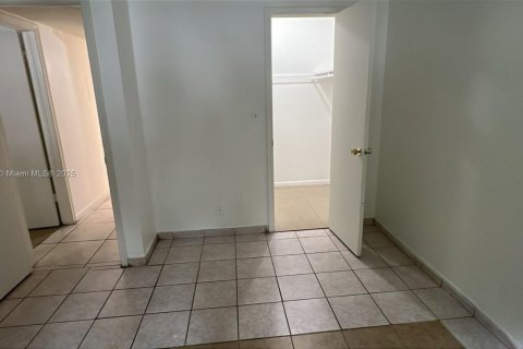 Condominio en alquiler en Coral Springs, Florida, 2 dormitorios, 87.79 m2 № 1932559 - foto 5