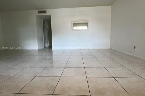 Condominio en alquiler en Coral Springs, Florida, 2 dormitorios, 87.79 m2 № 1932559 - foto 7