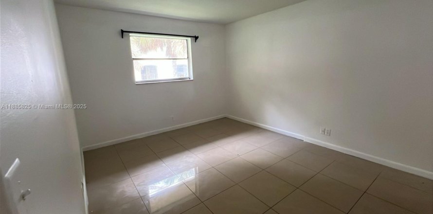 Condominio en Coral Springs, Florida, 2 dormitorios № 1932559