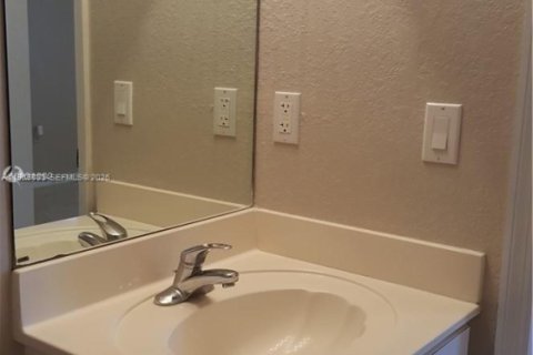 Condominio en alquiler en Homestead, Florida, 2 dormitorios, 75.72 m2 № 2025359 - foto 15