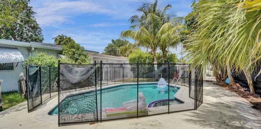 Appartement à Hollywood, Floride 2 chambres, 63.55 m2 № 2077653