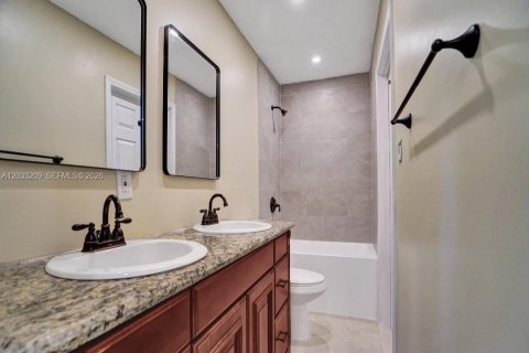 Appartement à louer à Hollywood, Floride: 2 chambres, 63.55 m2 № 2077653 - photo 17