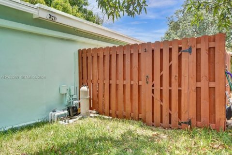 Appartement à louer à Hollywood, Floride: 2 chambres, 63.55 m2 № 2077653 - photo 26