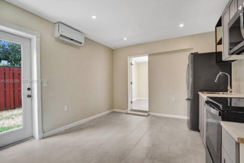Appartement à louer à Hollywood, Floride: 2 chambres, 63.55 m2 № 2077653 - photo 4