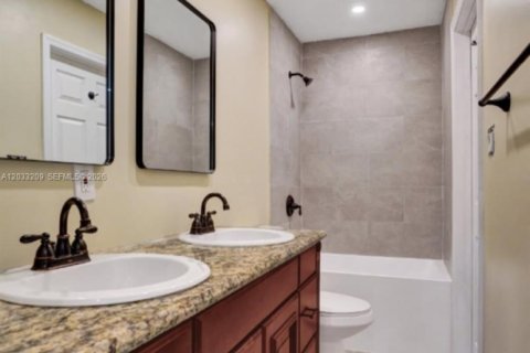 Appartement à louer à Hollywood, Floride: 2 chambres, 63.55 m2 № 2077653 - photo 16