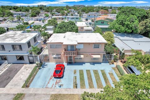 Купить виллу или дом в Хайалиа, Флорида 7 спален, 237.37м2, № 1758721 - фото 3