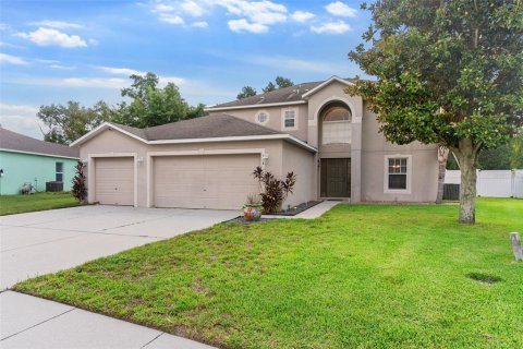 House in Auburndale, Florida 4 bedrooms, 206.43 sq.m. № 1857685 - photo 1