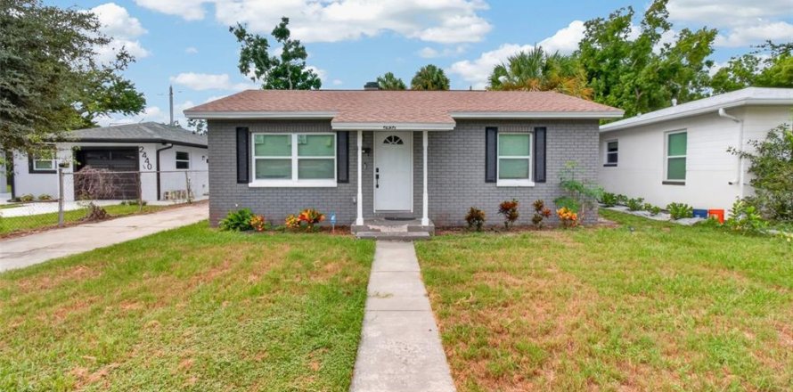 Villa ou maison à Saint Petersburg, Floride 3 chambres, 102.19 m2 № 2388564