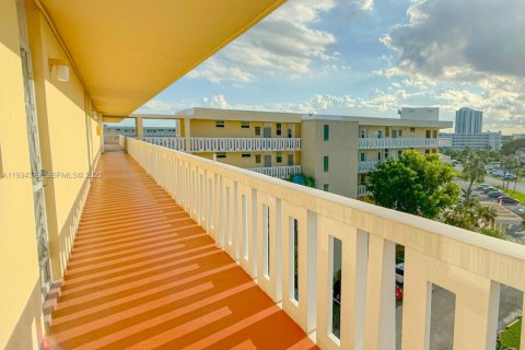 Купить кондоминиум в Авентура, Флорида 1 спальня, 75.9м2, № 1992499 - фото 22