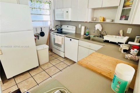 Купить кондоминиум в Майами-Бич, Флорида 2 спальни, 79.43м2, № 2004230 - фото 5